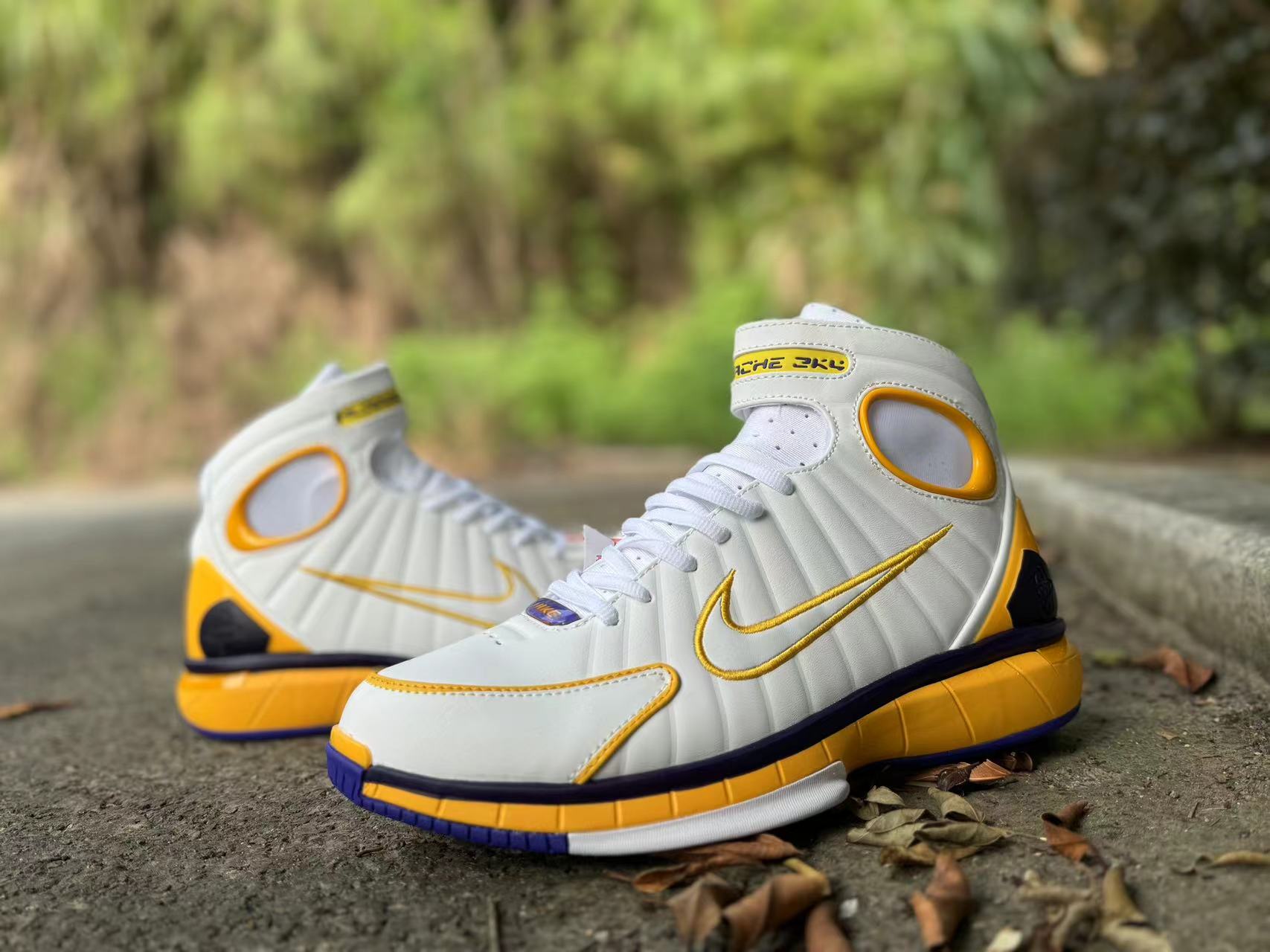 Nike Air Zoom Huarache 2K4 kobe Lakers away